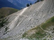 il tratto della frana visto da un tornante superiore