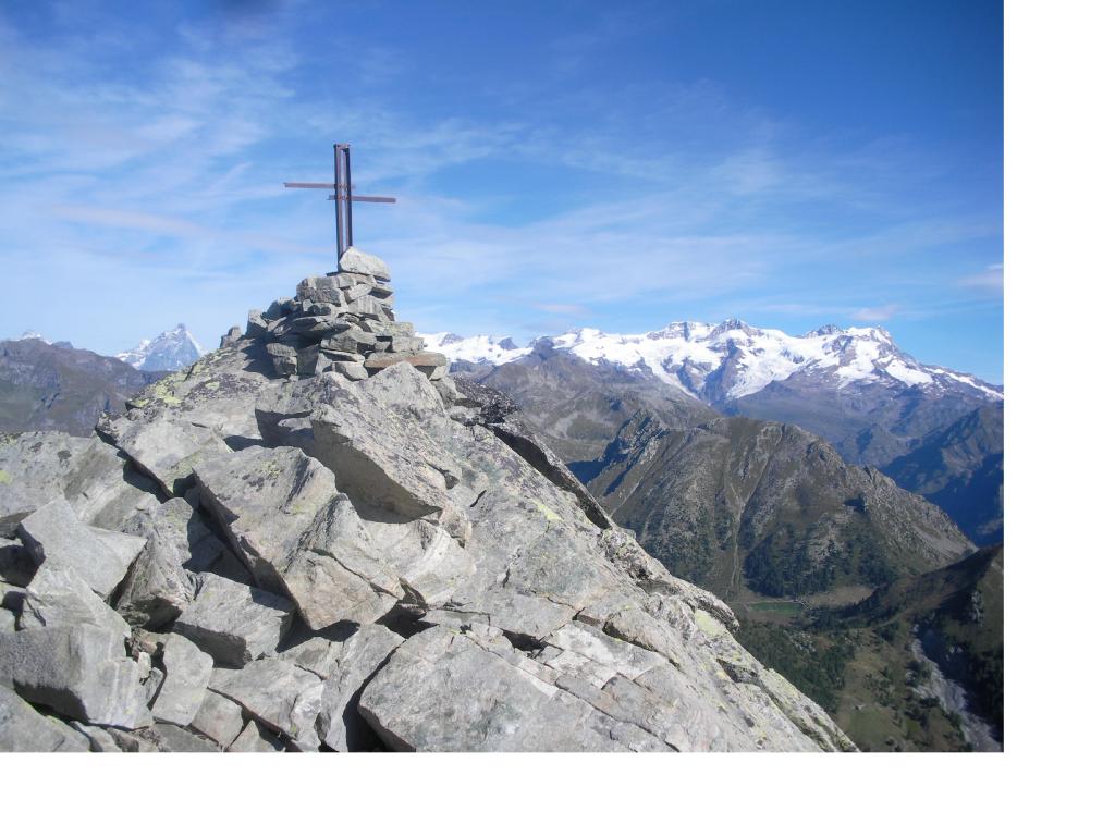 La P.Champlong in mezzo tra il Rosa e il Cervino..