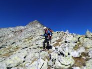 Atterrati sul pianoro soprastante il primo tratto di cresta