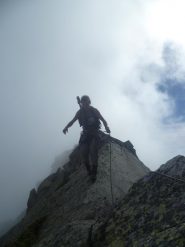 Simpatico breve tratto di equilibrio all'uscita sopra il dado