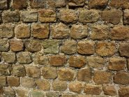 Particolare muro che serviva per delimitare l'area dei monumenti funerari