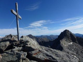 croce della Torchè e a dx la Vlou