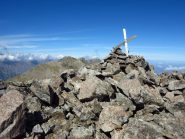 La sgangherata croce di vetta