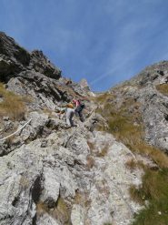 in discesa,al centro la Rouge du Triolet...