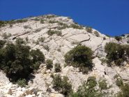 La parete di Costas Mammaluccas. La via segue lo spigolo a destra