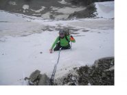 Forti accumuli in forte pendenza..ovunque altrove ghiaccio vivo..