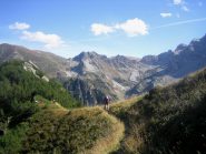 il sentiero G.T.A. che scende verso il vallone del Marguareis