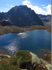 Lago della Paur e Malinvern salendo alla Rocchetta della Paur