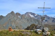 vetta del Pizzo Bello. Sullo sfondo Corni Bruciati e Disgrazia