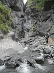 Michele indica l'uscita intermedia