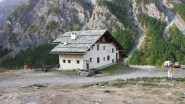 il Rifugio Troncea, possibile punto d'appoggio per la salita al Ghinivert (28-9-2013)