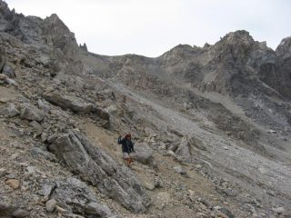 la ripida discesa sull'altro versante