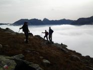 Prima di tuffarsi nelle nebbie, Uja di Mondrone sullo sfondo