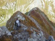 in discesa sull'esposta cresta S-E