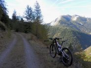 la stessa bella pista che prende quota dolcemente