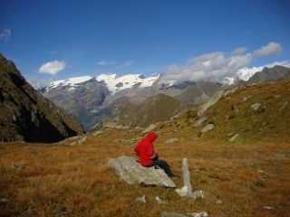 Altopiano 2450 uno dei pochissimi ometti sul percorso