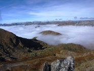 s'intravvede uno dei laghi Morgon