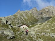 Arrivo al Giavino, dietro il casotto, il canale di salita
