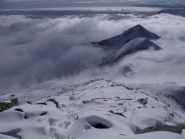 Montù spunta dalle nuvole