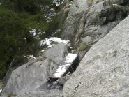 Il ponte semidistrutto sul Rio Chiapetto