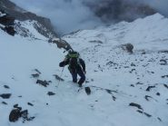 Si comincia a faticare nel tratto ripido di pietraia