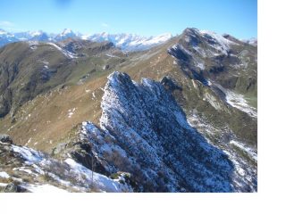 Verso il col di Pian Pertus con dietro il Gias Vej la Ciamarella..