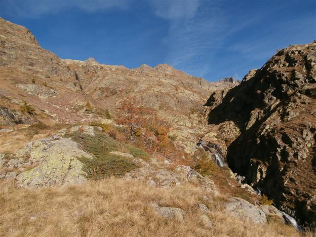 uscendo dal bosco: la Valrossa