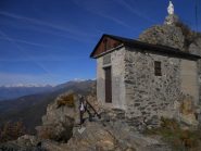 Dalla vetta, sullo sfondo il Rocciamelone innevato