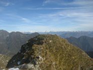 cima/propaggine del Capio verso la val Strona e panorama (parziale) a nord-est