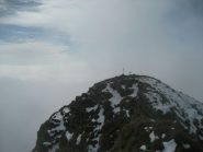 cima/propaggine valsesiana con la nuova campanella, ripresa dalla cima/propaggine sulla val Strona