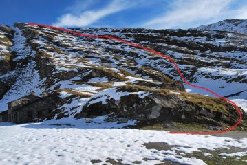 Visti da Bonalex, i pendii con la via di salita al pianoro quota 2600 m