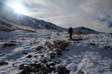 incontando la prima neve a quota 2450 m. (19-10-2013)
