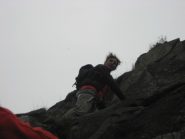Ale controlla la situazione dall'alto