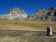Al colle di Roburent, i bei vecchi cippi di confine
