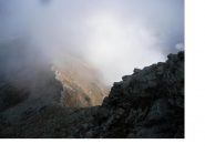 Tra un po'  le nebbie avranno la meglio qui' in cresta..