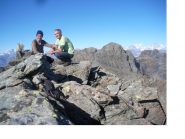 Con Franco in cima all'Invers del Lago Gelato  a dx e' l'Avic e al fondo la Gran Becca..