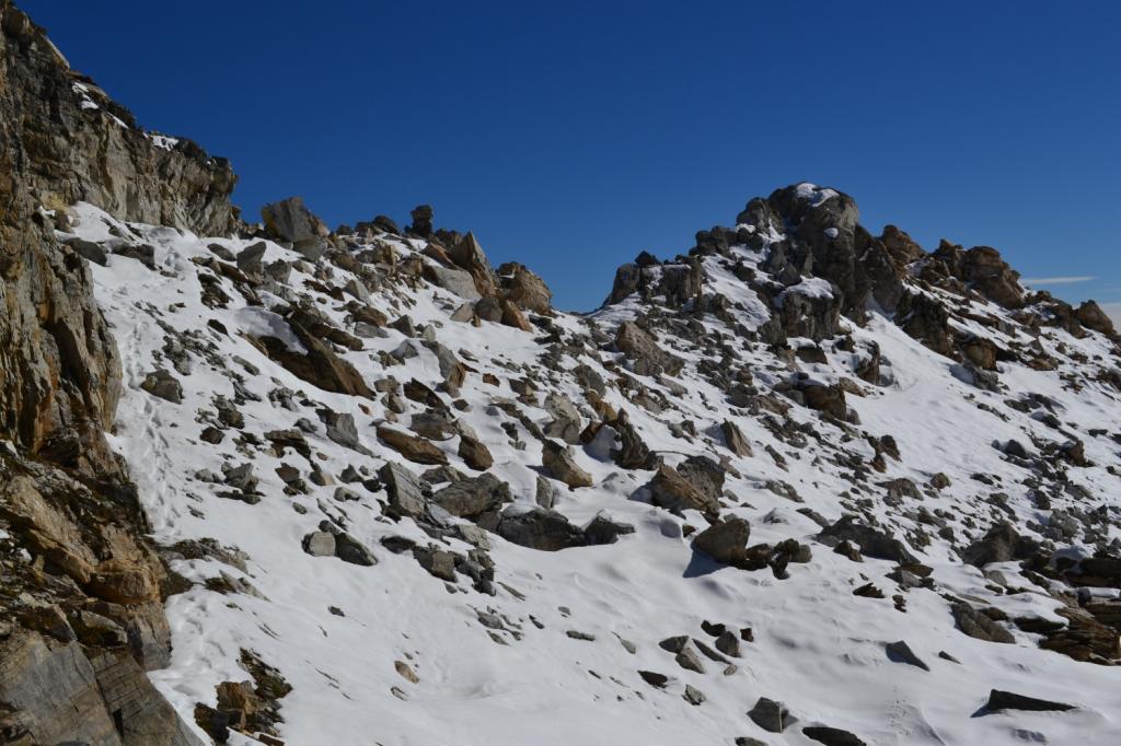 a sx nella foto, l'ultimo tratto di cresta da aggirare