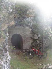 Ingresso posteriore dalla pineta