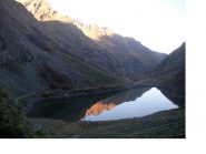 Le cime si specchiano nel lago..