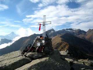 Il Viso sullo sfondo