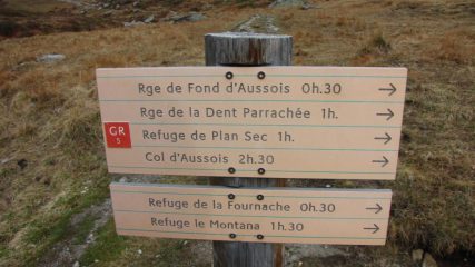 altro bivio con cartelli indicatori (1-11-2013)