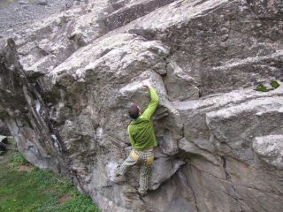 bel passaggio al masso della casa