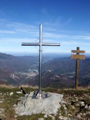 Croce di vetta e Val Tanaro