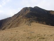 poco sotto il pendio più ripido