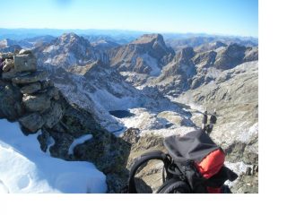 Al centro il Lac Nire' con dietro il M.Ponset..dalla cima nord della Chamineyes..