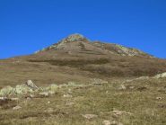 L'ampia e panoramica dorsale dove sale l'itinerario