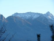 Verso Mont Vailet e M. Debat innevati al crepuscolo