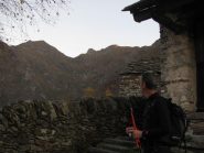 Primo sole sul Bec dle Steje, dalle case dei Piani di Cappia