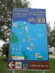 cartello con il percorso
