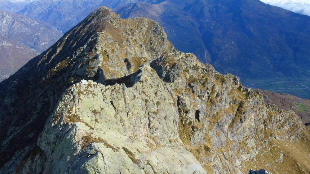cresta percorsa,in fondo il Bec Renon
